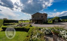 Villa con piscina e giardino