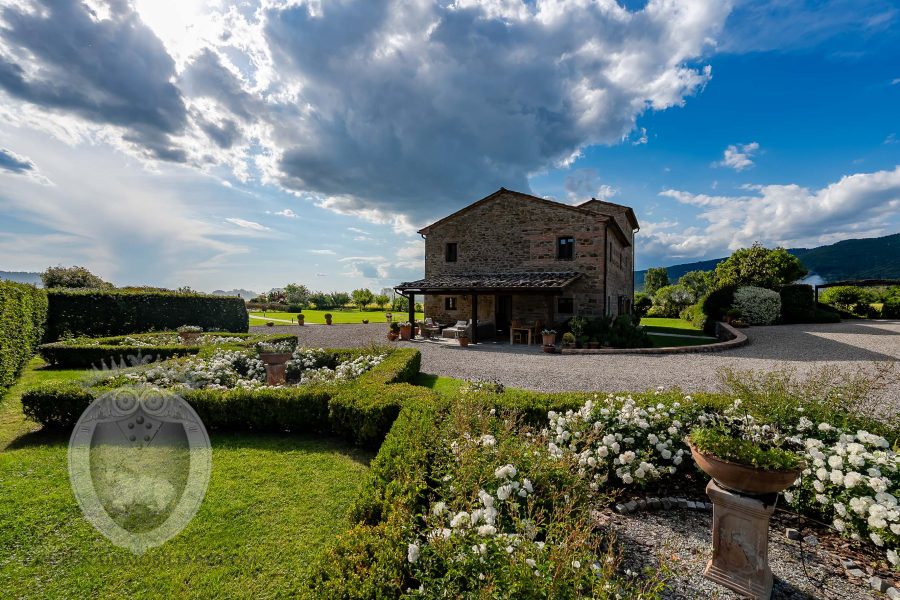 Villa con piscina e giardino