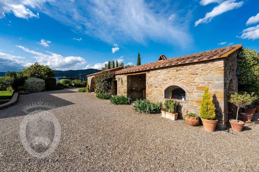 Villa con piscina e giardino