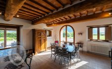 Villa con piscina e giardino