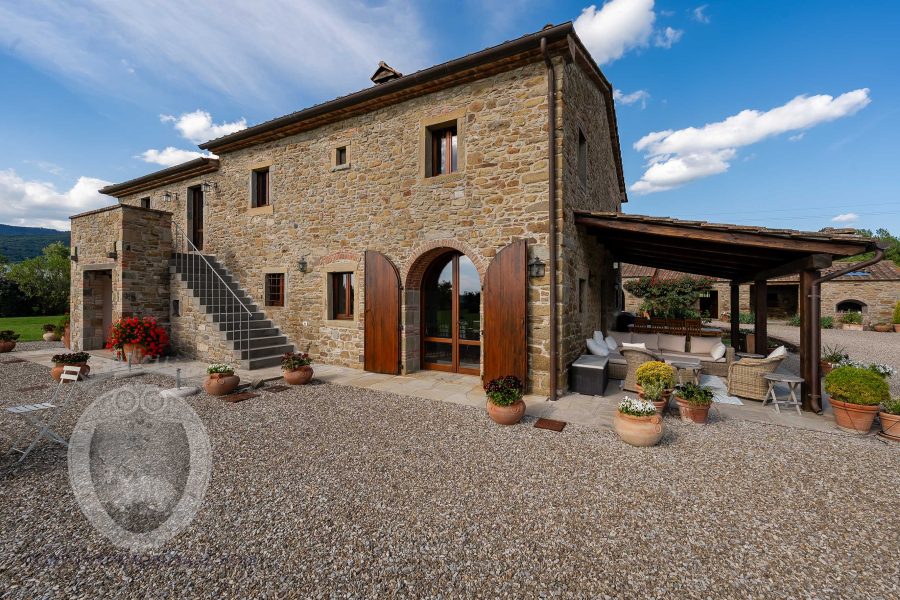 Villa con piscina e giardino