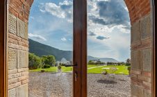 Villa con piscina e giardino