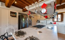 Villa con piscina e giardino