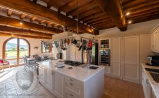 Villa con piscina e giardino