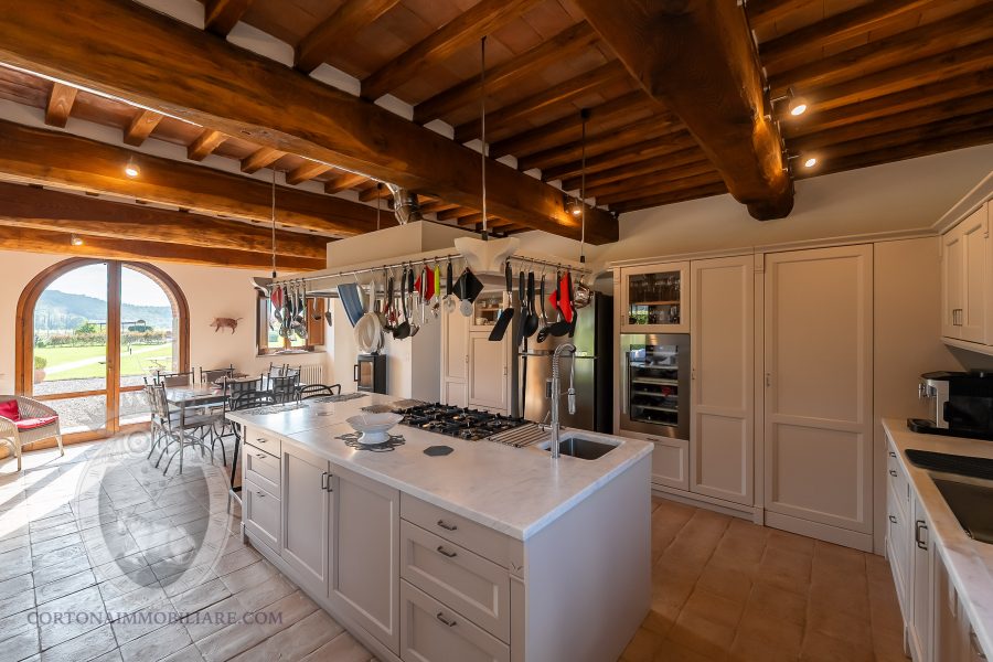 Villa con piscina e giardino