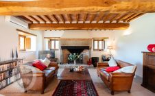 Villa con piscina e giardino