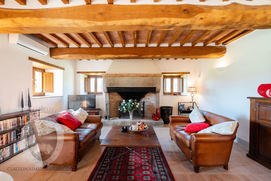 Villa con piscina e giardino