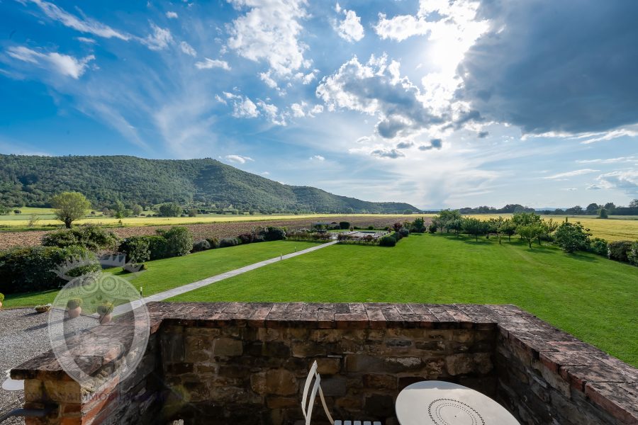 Villa con piscina e giardino