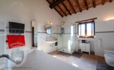 Villa con piscina e giardino