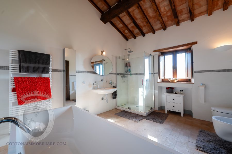 Villa con piscina e giardino