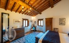 Villa con piscina e giardino