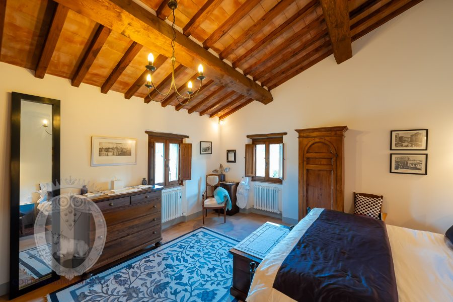 Villa con piscina e giardino