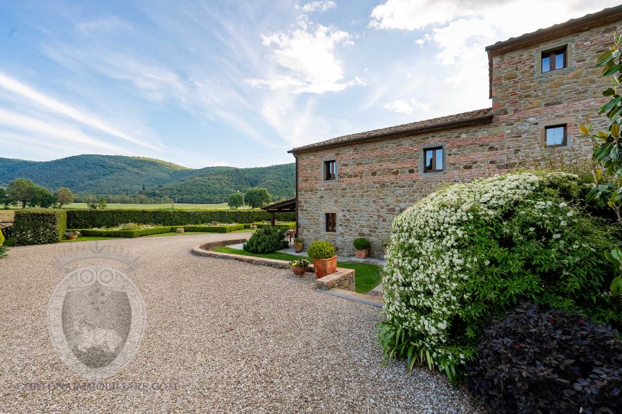 Villa con piscina e giardino