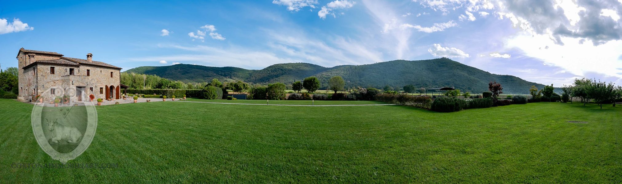 Villa con piscina e giardino