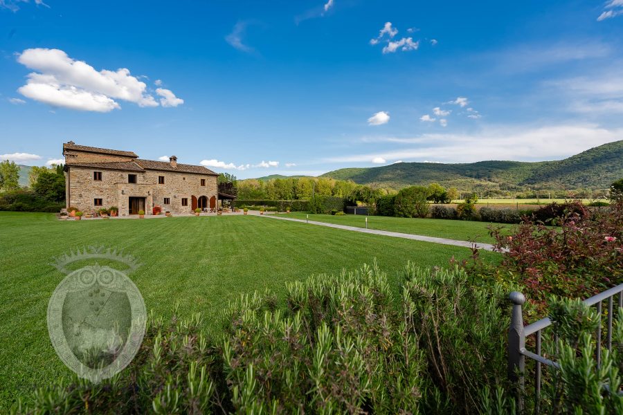 Villa con piscina e giardino