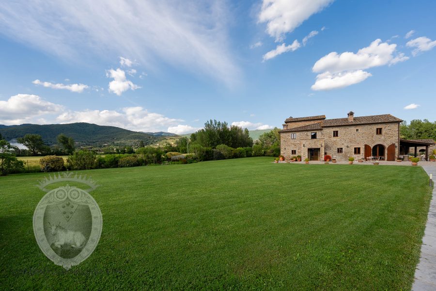 Villa with pool and garden