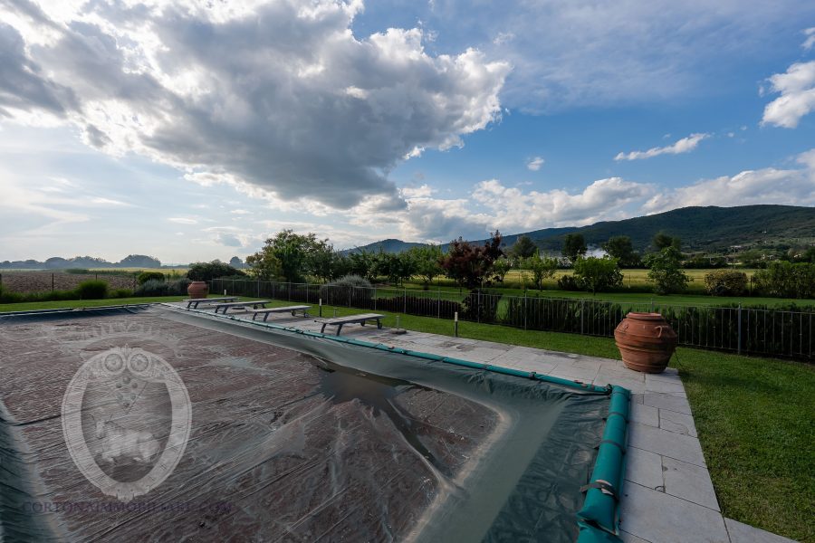 Villa con piscina e giardino