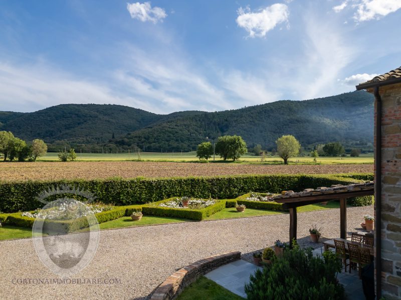Villa with pool and garden