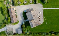 Villa con piscina e giardino