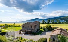 Villa con piscina e giardino