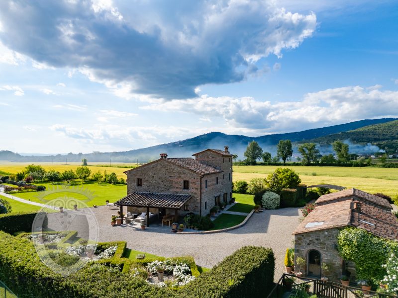 Villa con piscina e giardino