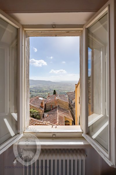 Apartment in the center with terrace