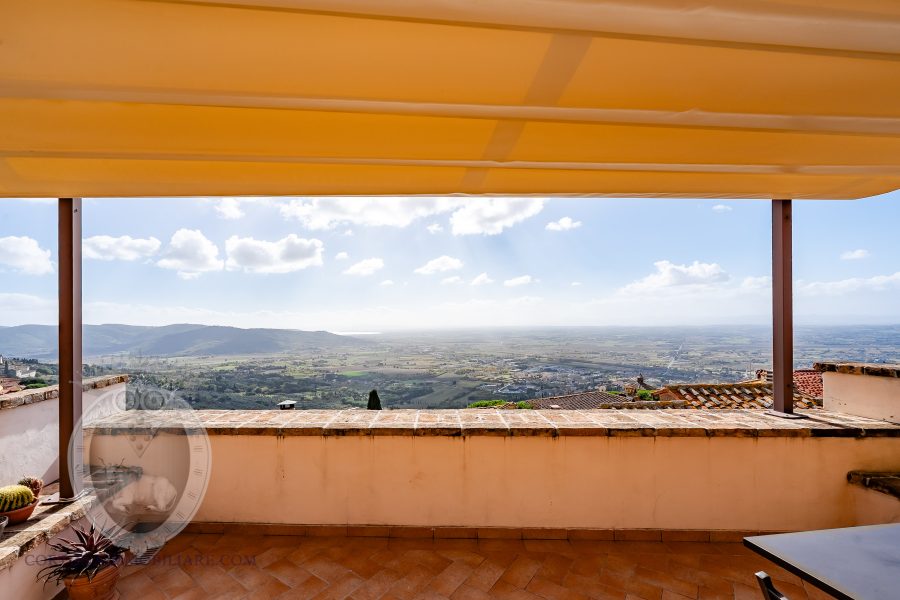 Apartment in the center with terrace
