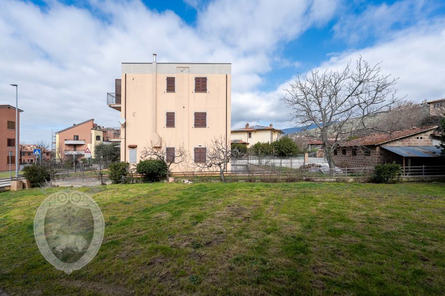 Apartment with garden