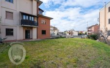 Apartment with garden