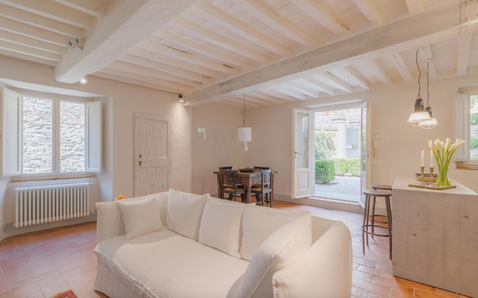 Apartment in the center with garden