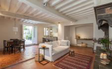 Apartment in the center with garden