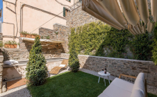 Apartment in the center with garden