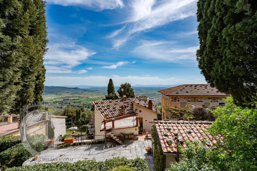 Villa in centro con giardino