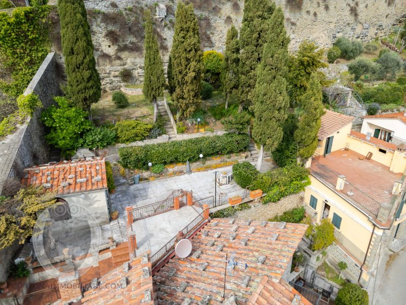 Villa in centro con giardino