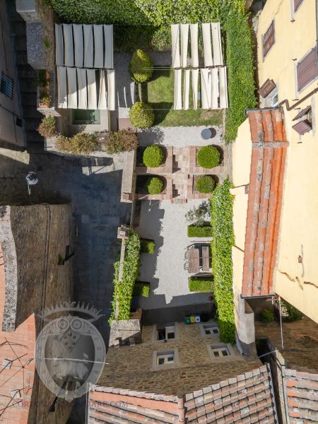 Apartment in the center with garden