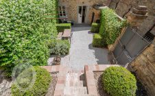 Apartment in the center with garden