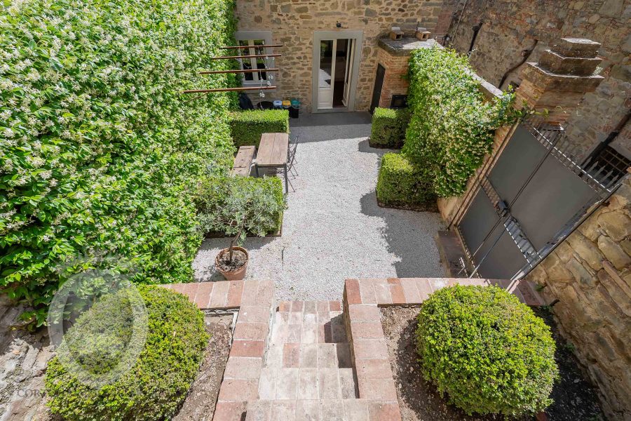 Apartment in the center with garden
