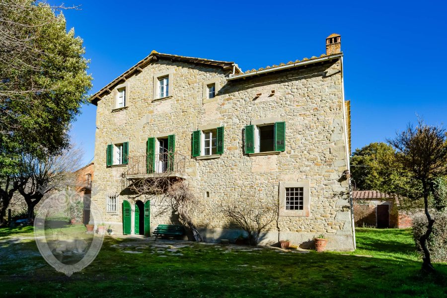 Casale con annessi