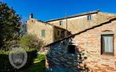 Farmhouse with annexes