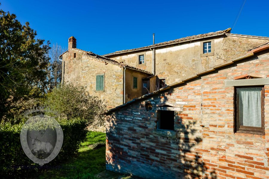 Farmhouse with annexes
