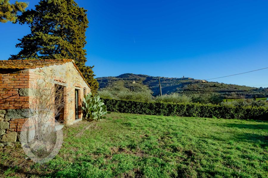 Casale con annessi