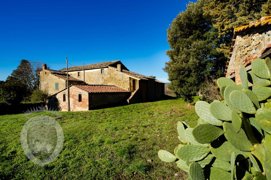 Casale con annessi