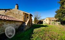 Casale con annessi