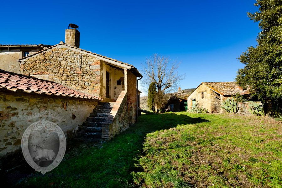 Casale con annessi