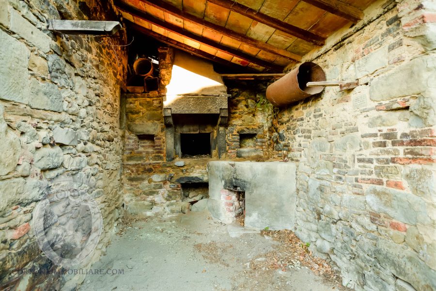Casale con annessi
