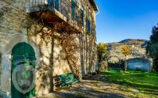 Casale con annessi