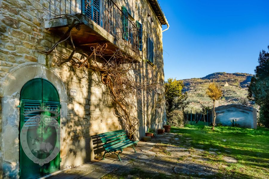 Casale con annessi
