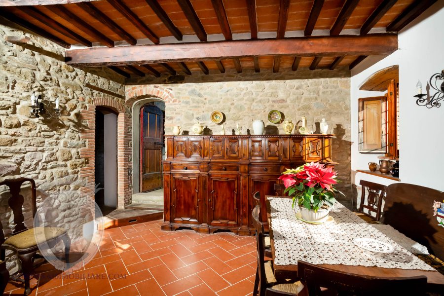 Casale con annessi