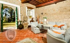 Casale con annessi