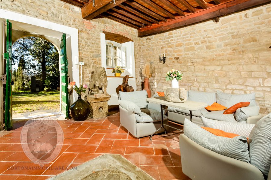 Casale con annessi
